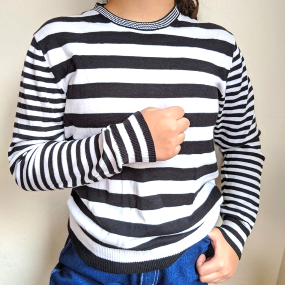 🌼3/$28🌼Black & White Striped Lightweight Sweater